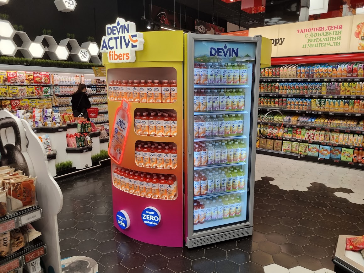 WOW зона с осветен POS дисплей и продуктова експозиция