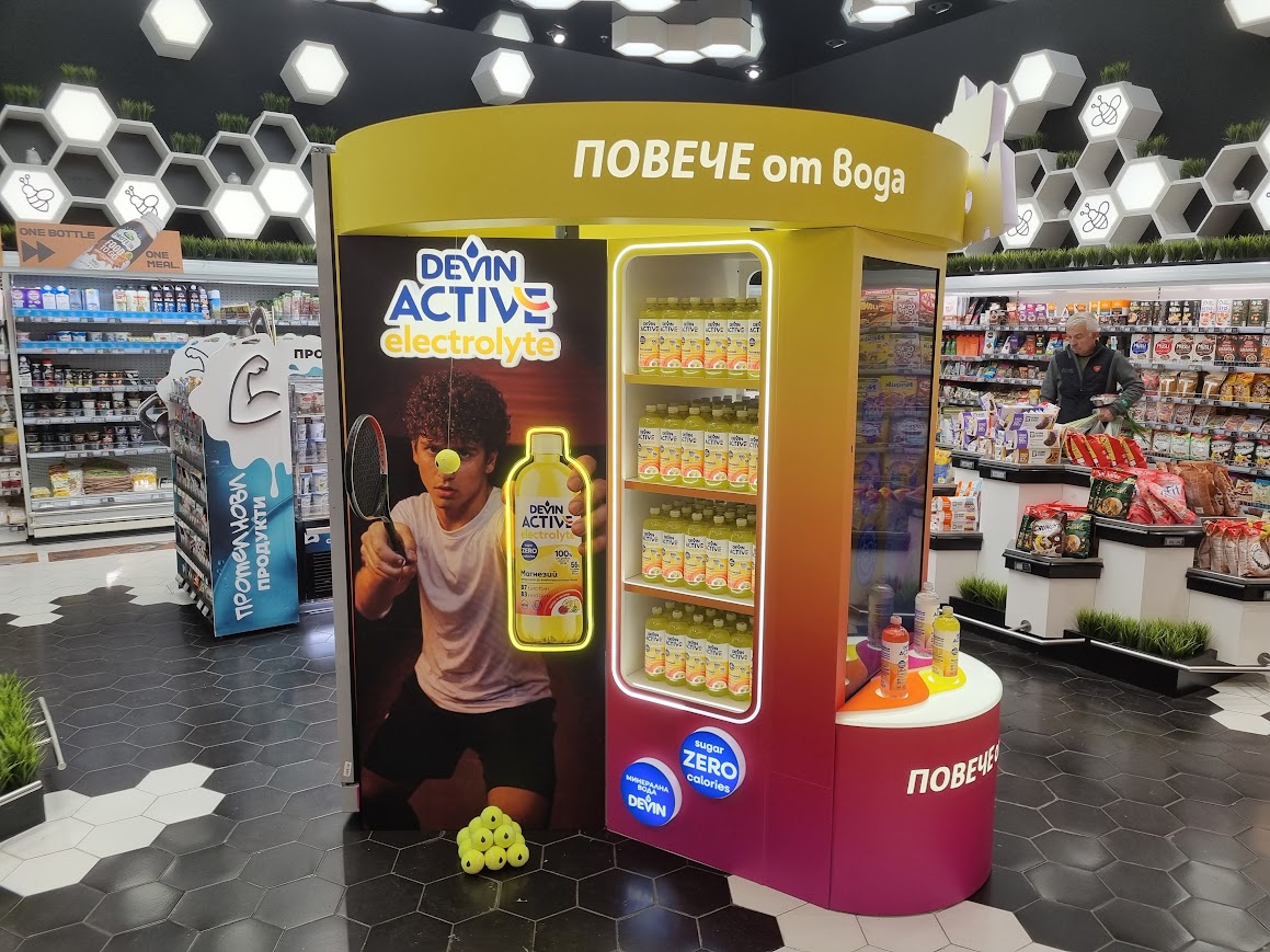 WOW зона с осветен POS дисплей и продуктова експозиция
